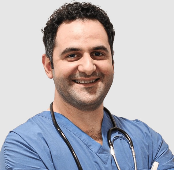 Doctor Levent Acar cirujano capilar principal de Cosmedica Clinic