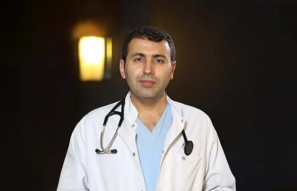 Hermest Hair Clinic Lead Surgeon Dr Ahmet Murat Dr. Ahmet Murat Chirurgo Capo e Specialista Medico della Hermest Hair Clinic a Istanbul