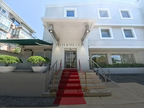 Hermest Hair Clinic Istanbul Overview Centro medico moderno Hermest Hair Clinic a Istanbul Turchia specializzato in Zaffiro FUE e DHI