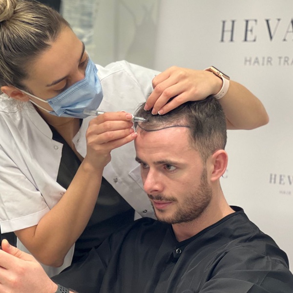 Team medico e strutture della Heva Clinic Team chirurgico e consulenti medici presso la Heva Clinic a Istanbul